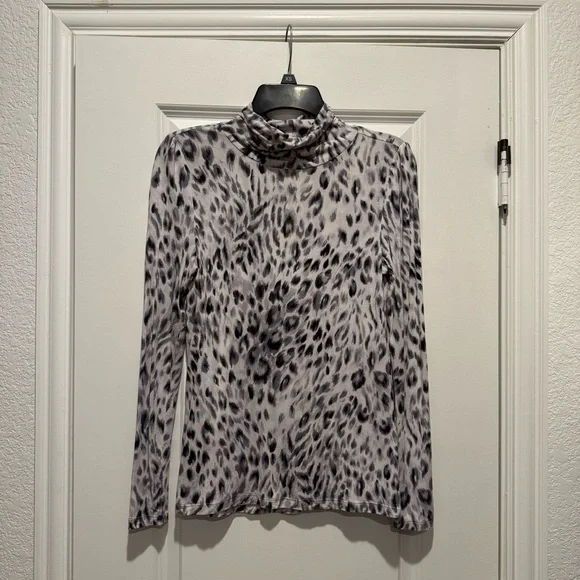 ANN TAYLOR PUFF SHOULDER TURTLENECK TOP SIZE XS - Picture 2 of 5